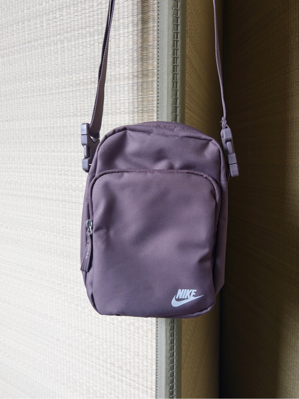 (NWOT) Nike Heritage Crossbody Bag in Plum